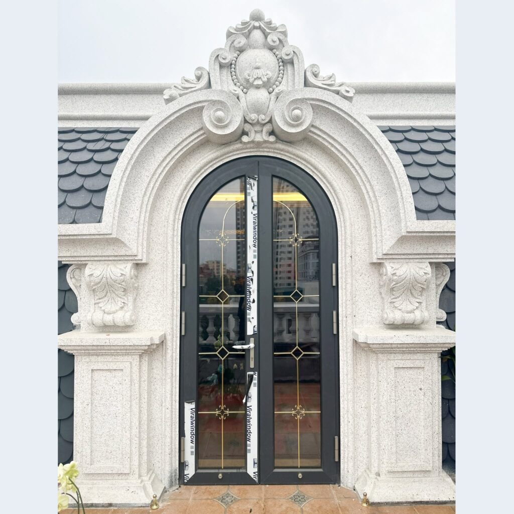 Cửa đi mở quay 2 cánh hệ VRE65 - Công trình Mr Tuyển Bắc Ninh